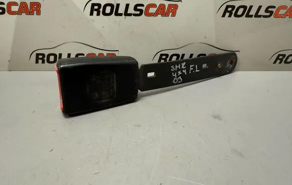 Front seatbelt buckle
