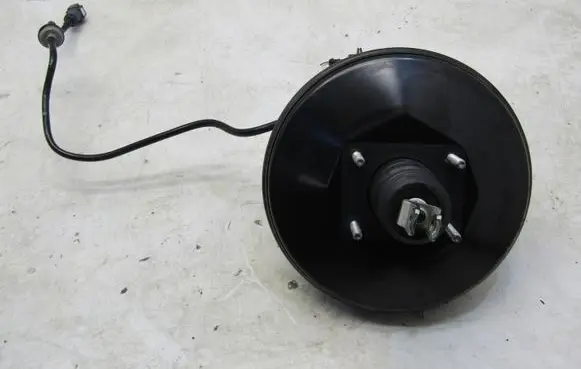 Peugeot 108 Brake booster 0204805519