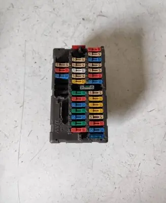 Peugeot Partner Fuse module 9568205480