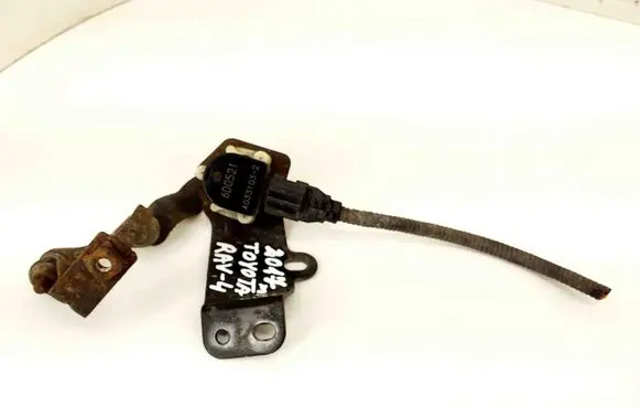 Toyota RAV 4 (XA40) Front height sensor lever A0331032 6D0521