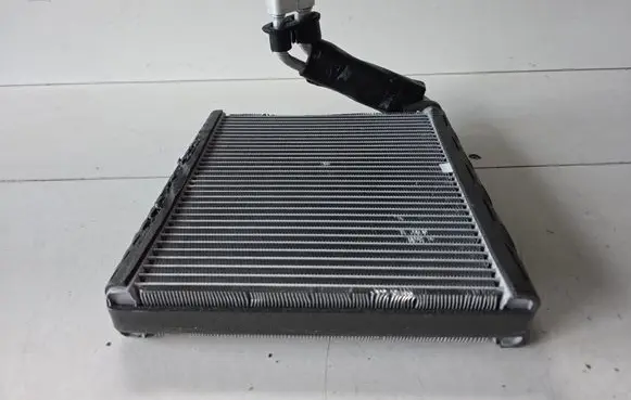 MG MG4 ev Air conditioning (A/C) radiator (interior) 