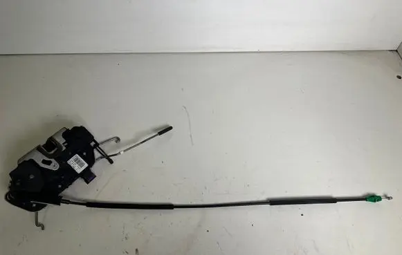 Ford Mustang V Front door lock DA5A5421813BA