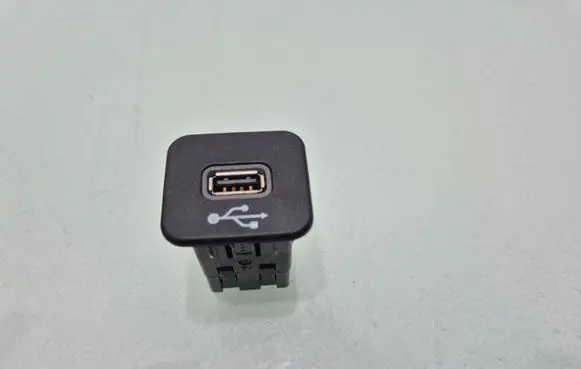 Jeep Renegade USB socket connector 735600659