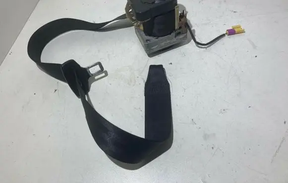 Volkswagen Golf IV Front seatbelt 1J3857706J