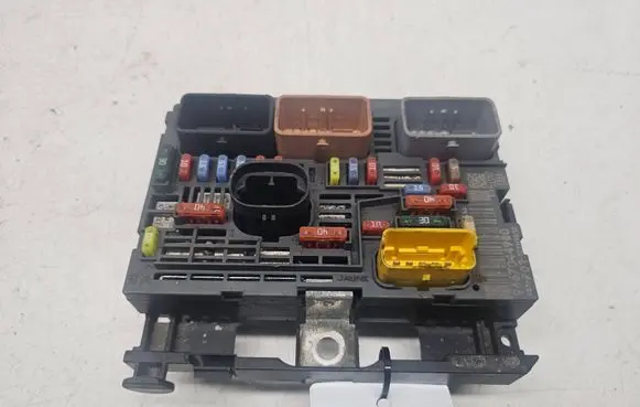 Citroen C4 I Picasso Fuse module 9667044980