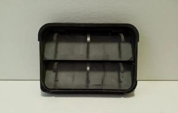 Opel Vivaro Quarter panel pressure vent 9675506980