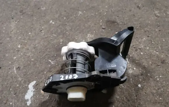 Renault Clio III Spare wheel mounting bracket 8200269378