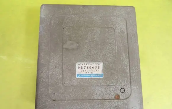 Mitsubishi Carisma Gearbox control unit/module MD760658
