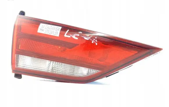 Tailgate rear/tail lights