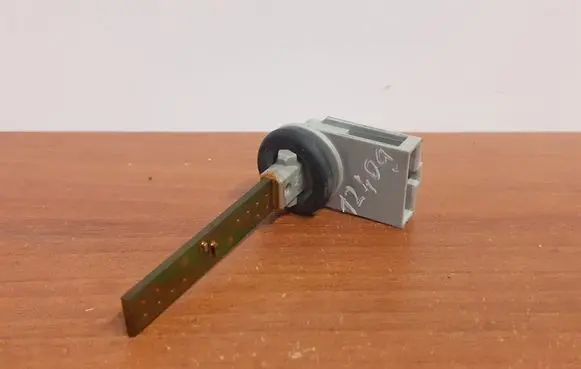 Volkswagen PASSAT B6 Oil temperature sensor 4B0820539 12409
