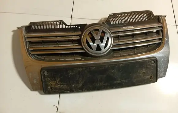 Volkswagen Jetta V Front grill 1K5853653