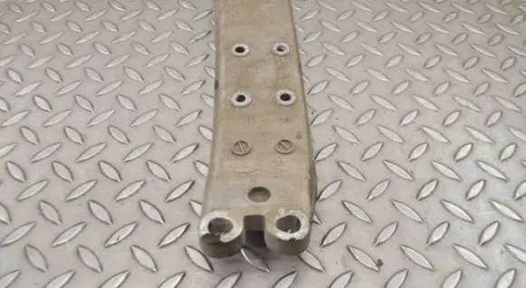 Gearbox mounting bracket
