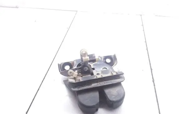 Audi A6 S6 C5 4B Tailgate/trunk/boot lock/catch/latch 4B9827505E
