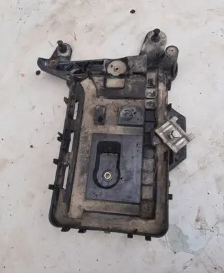Volkswagen PASSAT B6 Battery bracket 1K0915333C