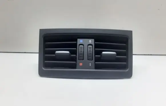 Rear air vent grill