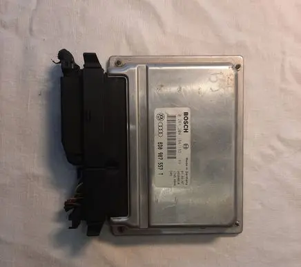 Volkswagen PASSAT B5 Engine control unit/module 8D0907557T 26SA4818 0261204184