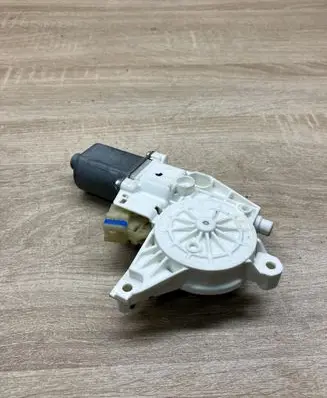 Mercedes-Benz ML W164 Front door window regulator motor A2518200742 0130822273