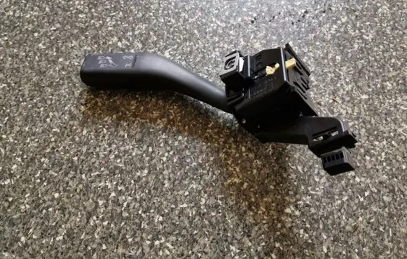Volkswagen Golf V Indicator stalk 1K0953513E