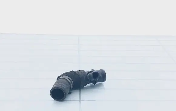 Coolant pipe/hose