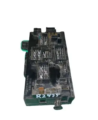 Volkswagen Jetta I Fuse module 171941813D