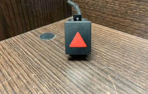 Volkswagen Polo Hazard light switch 6Q0953235A