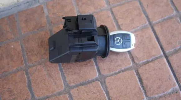 Mercedes-Benz E W210 Ignition lock 2105450208