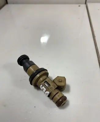 Volvo V70 Fuel injector 9125821