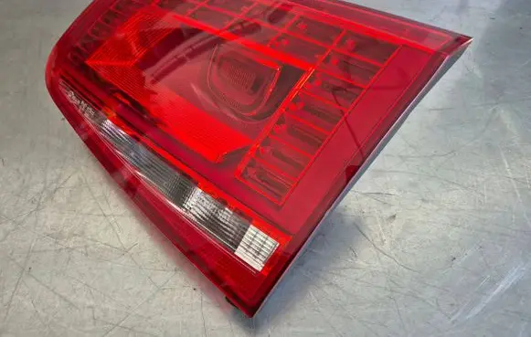 Volkswagen Touareg II Tailgate rear/tail lights 7P6945308 90011073