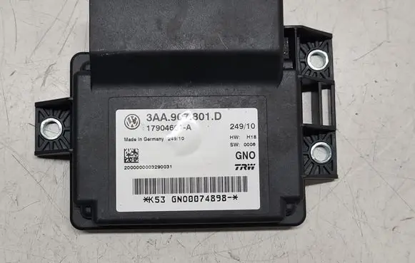 Volkswagen Tiguan Hand brake control module 3AA907801D