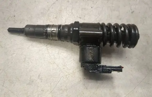Skoda Superb B6 (3T) Fuel injector 0414720404