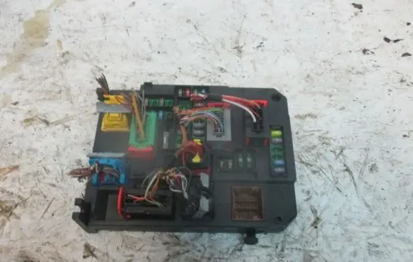 Citroen C4 II Fuse box set A2C32427600