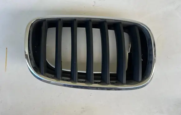 BMW X5 E70 Front bumper upper radiator grill 51137171396