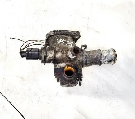 Volkswagen PASSAT B5.5 Engine coolant pipe/hose 038121133a
