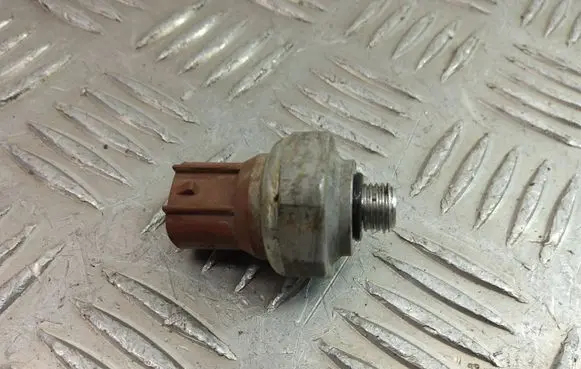 Toyota Corolla Verso AR10 Air conditioning (A/C) pressure sensor 