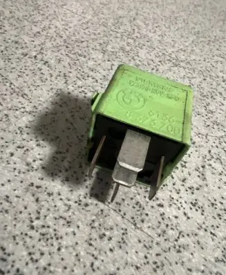 BMW 5 E39 Other relay 8373700 6136