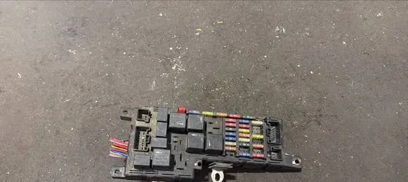 Volvo S80 Fuse module 8637841 518717004