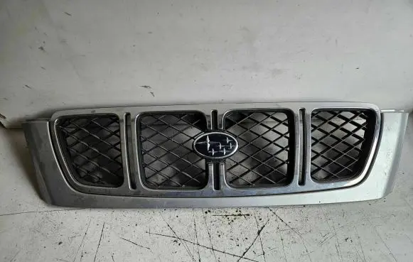 Subaru Forester SF Front bumper upper radiator grill