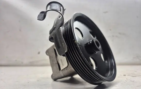 Volvo V70 Power steering pump 555020