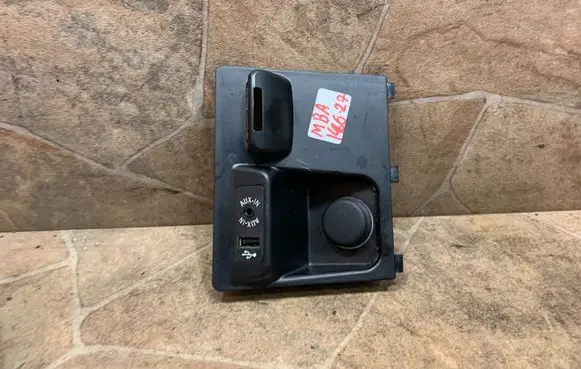 BMW X5 F15 AUX in-socket connector 9252108