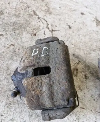 Volkswagen PASSAT B6 Front brake caliper