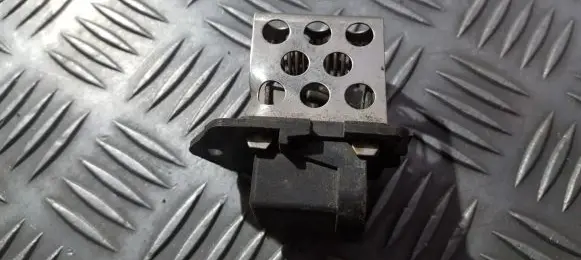 Coolant fan relay