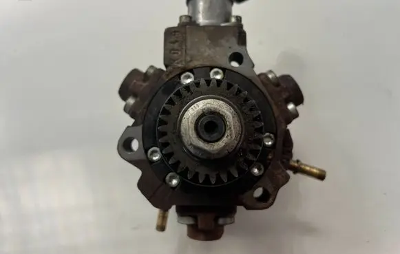 Renault Laguna III Fuel injection high pressure pump 8200690744 8200804288 0445010170