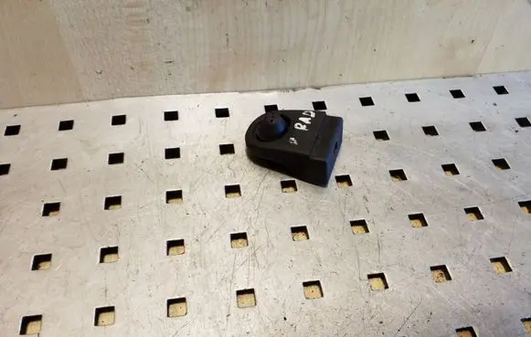 Radiator mount bracket