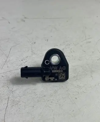 Volkswagen PASSAT B8 Airbag deployment crash/impact sensor 3Q0959351A 140517 150517