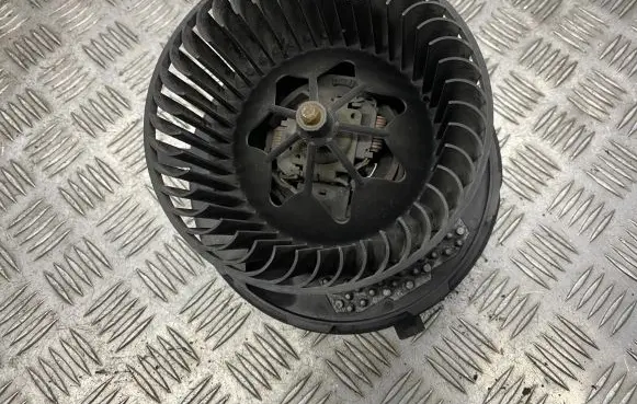 Volkswagen PASSAT B6 Heater blower motor/fan resistor 3C0907521 987651G 2468105380