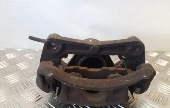 Nissan Juke I F15 Front brake caliper