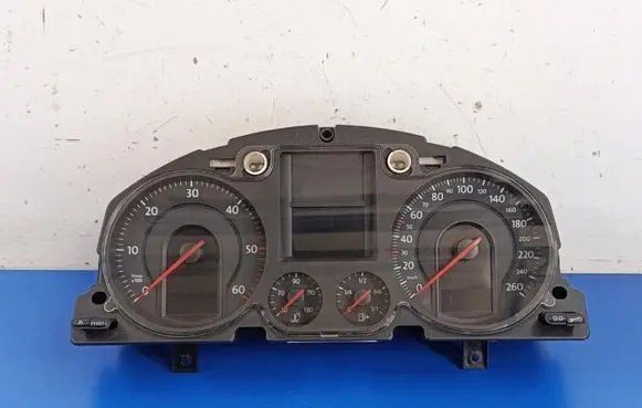Speedometer (instrument cluster)