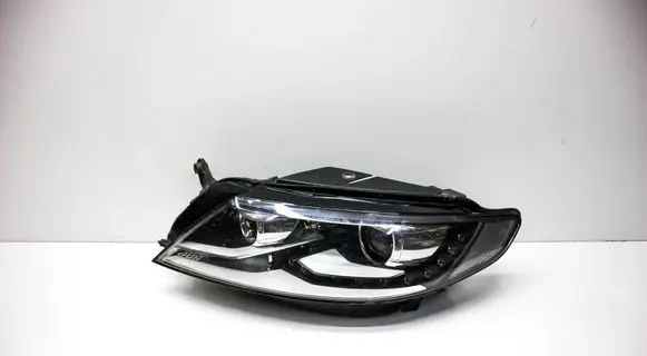 Volkswagen PASSAT CC Headlight/headlamp 