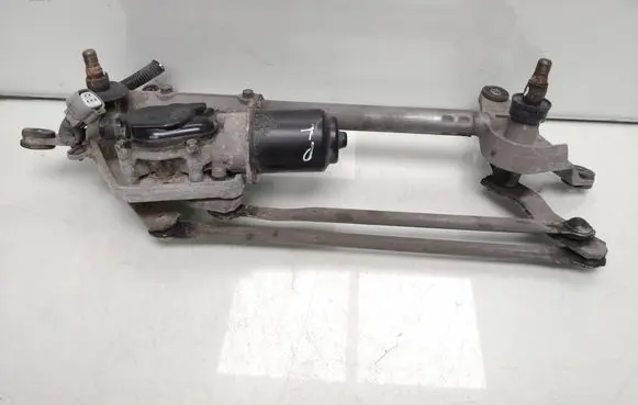 Front wiper linkage and motor