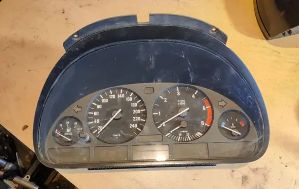 BMW 5 E39 Speedometer (instrument cluster) 62116903800 6903800